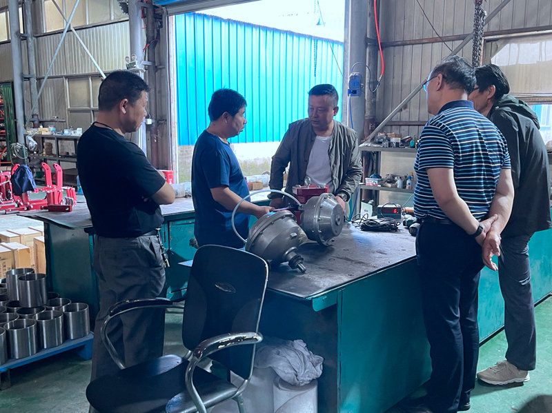 合作伙伴的主要負責人來我廠參觀、調研